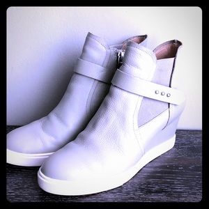 Linea Paolo wedge zip up sneaker
